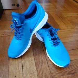 Brand New Wmns Nike Air Max Thea sneakers Sz 9.5